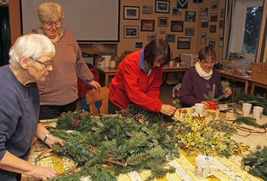 Fleißige Hände für den Weihnachtsbasar
