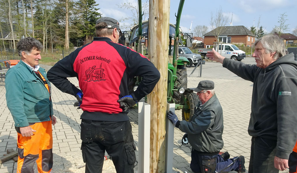 Der Maibaum steht!