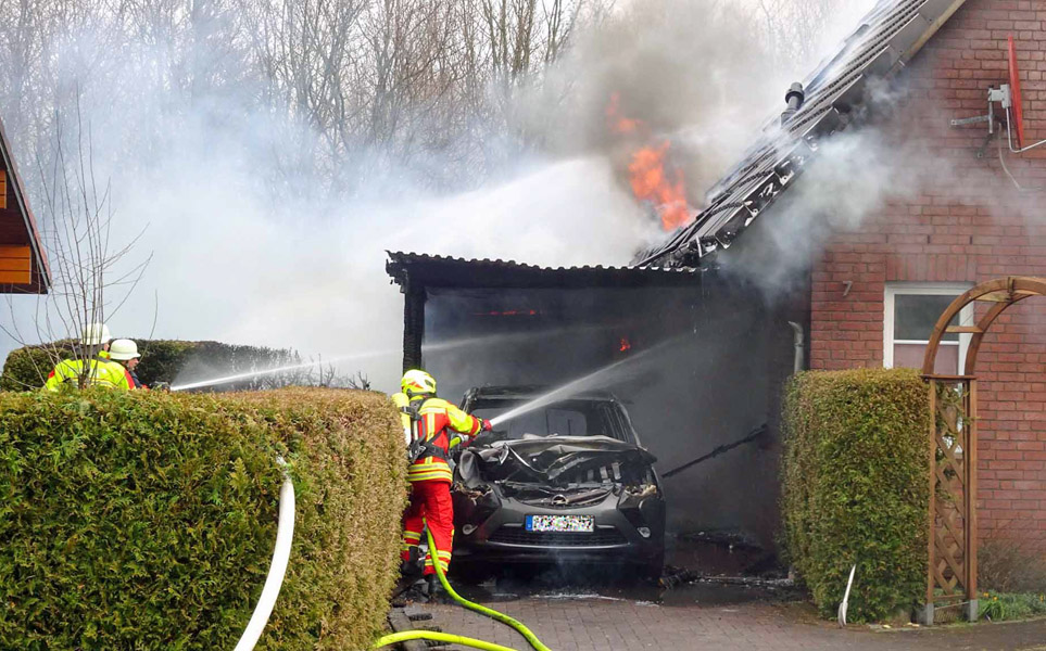 Brand im Eiderblick: 80 Einsatzkräfte vor Ort