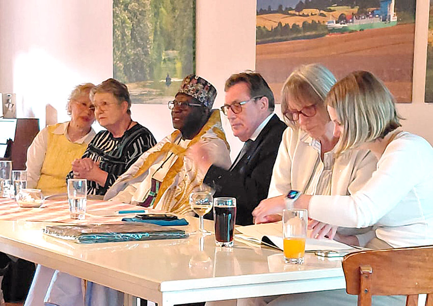 Hoher Besuch in Sehestedt: Gefäßchirurg mit Königswürden
